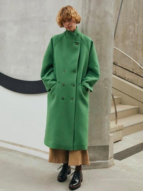 绿色大衣配什么鞋子