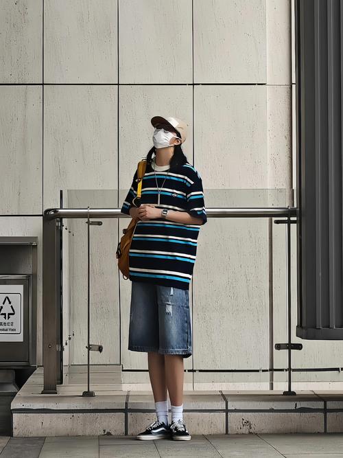 条纹棒球衫怎么搭配图片