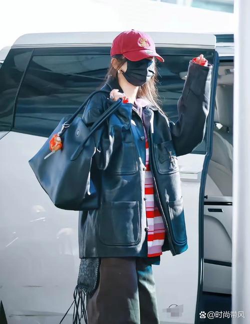 条纹棒球衫怎么搭配什么裤子好看吗