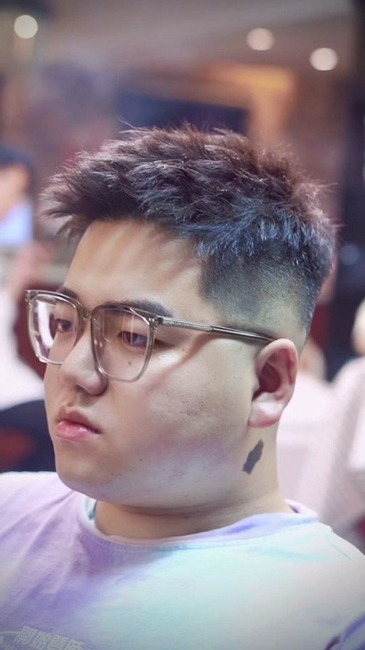 胖的男生适合什么发型