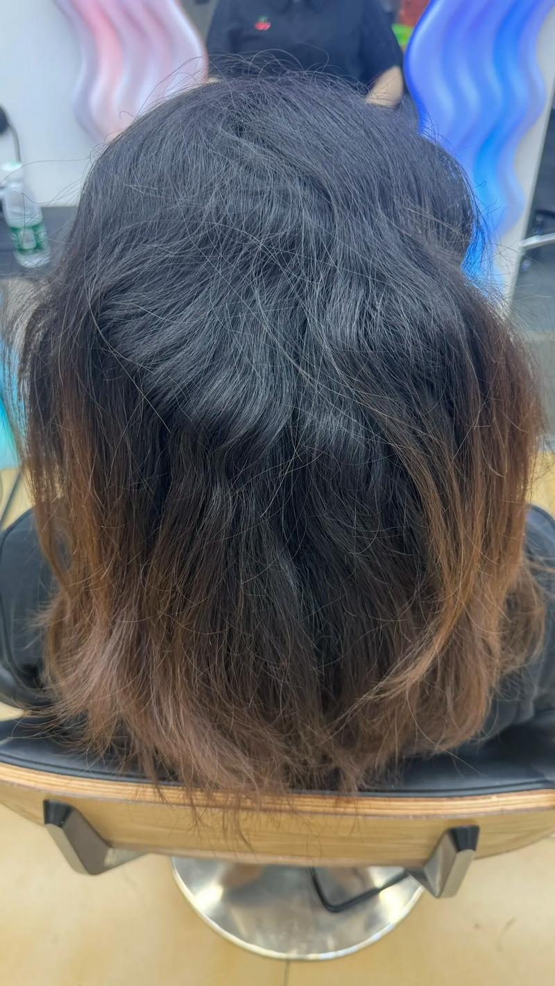 为什么头发自然卷