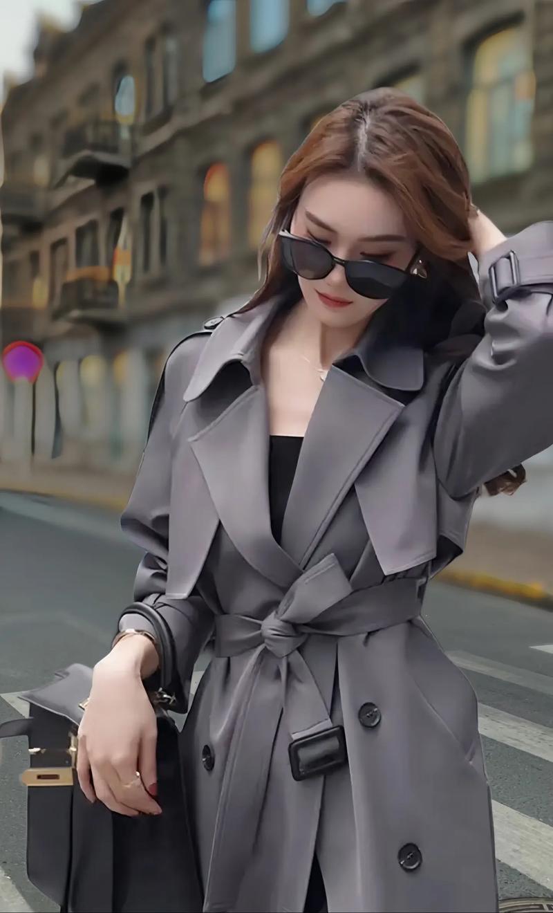 双排扣修身风衣怎么搭配图片