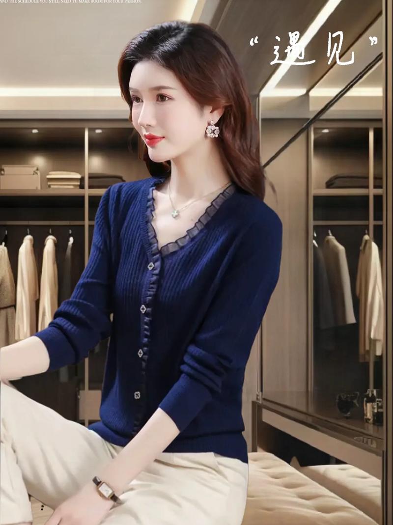 双v领毛衣怎么搭配图片