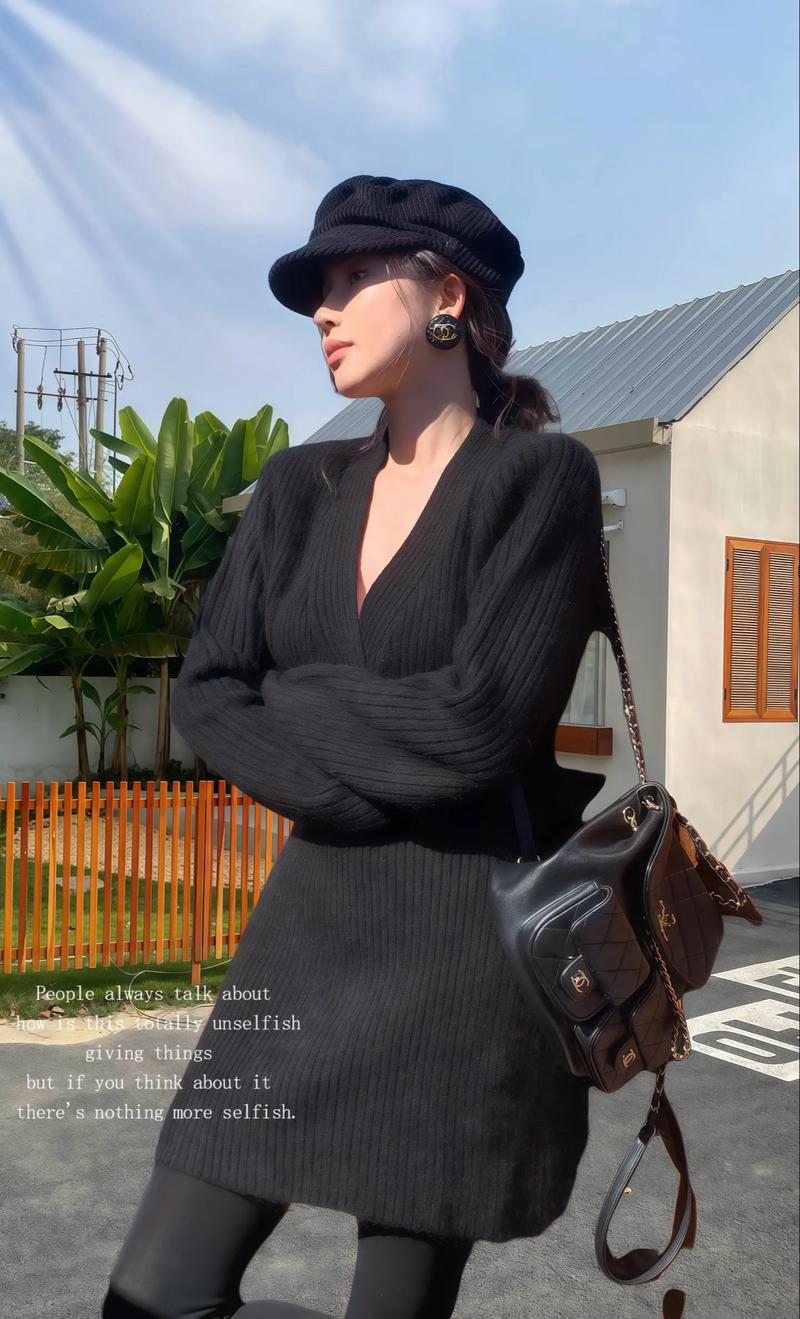 双v领毛衣怎么搭配图片