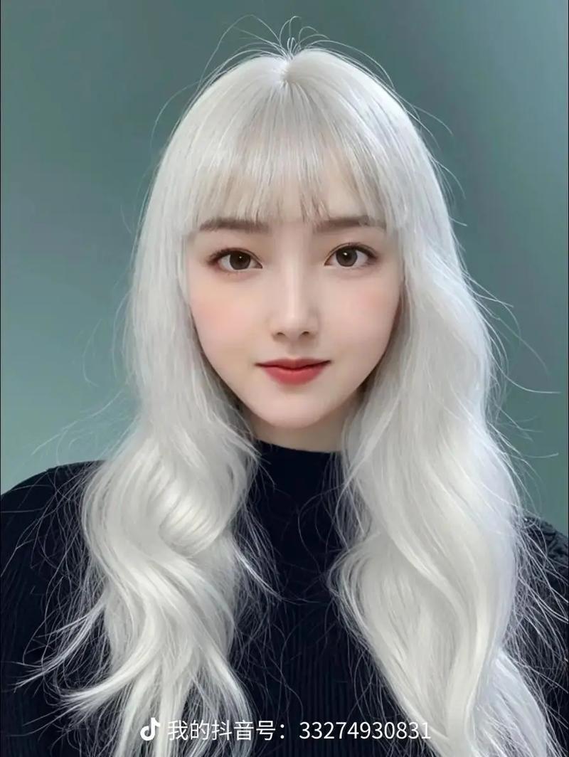 染银色头发怎么搭配衣服好看吗