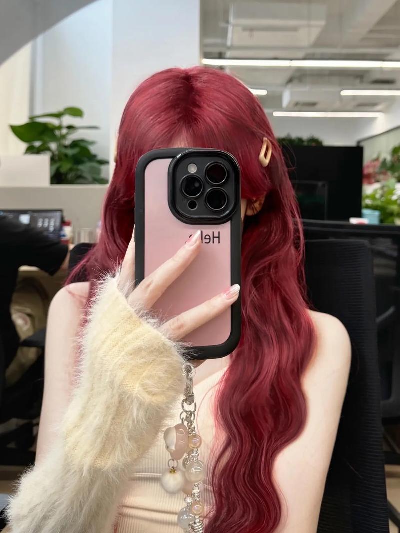 染红色头发要搭配衣服怎么办