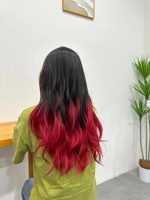 染红色头发要搭配衣服怎么办