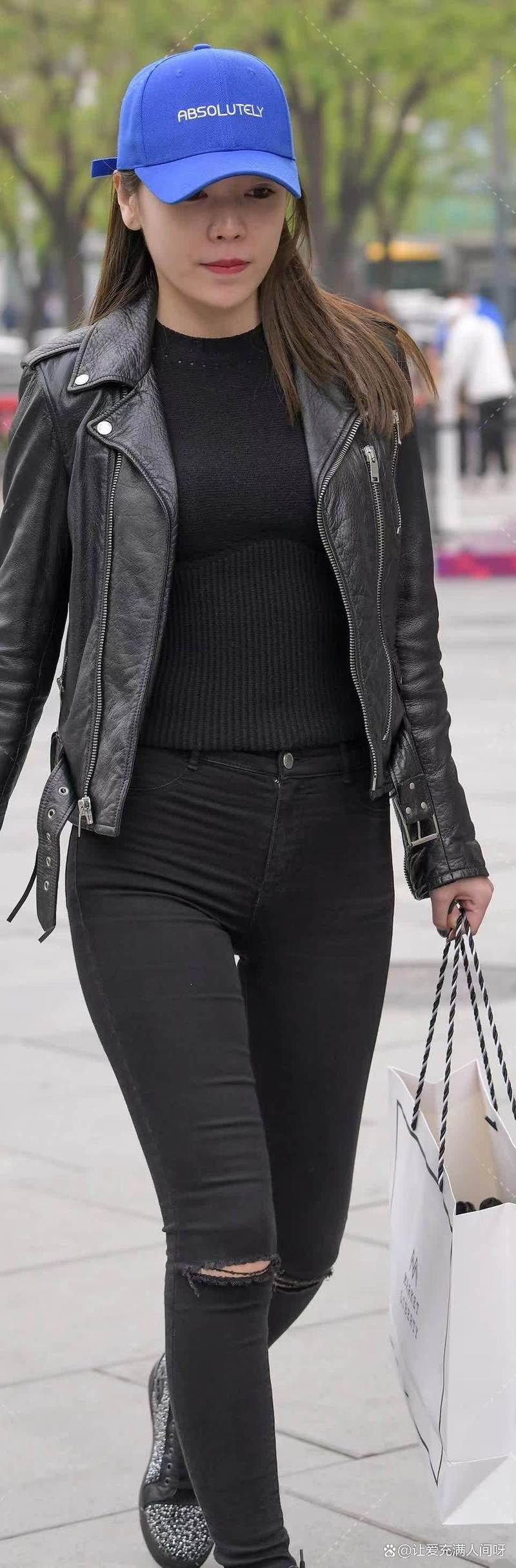 黑色牛仔裤配什么外套