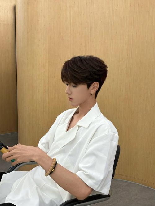 男生脸瘦适合什么发型