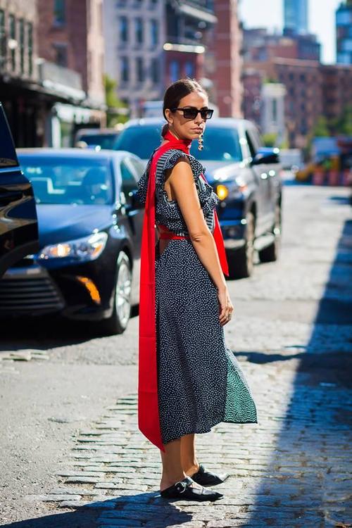 皮肤黑个子高怎么搭配衣服好看图片