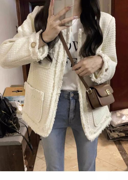 女休闲秋装上衣外套怎么搭配