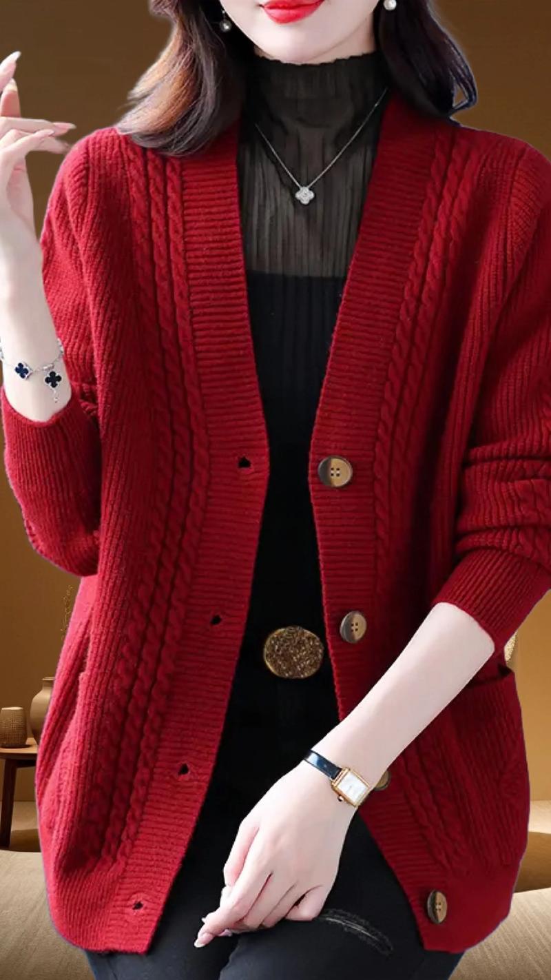 女士中款开衫毛衣怎么搭配