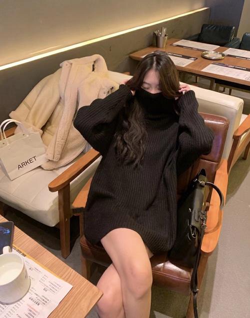 女士针织中长款套头毛衣怎么搭配图片