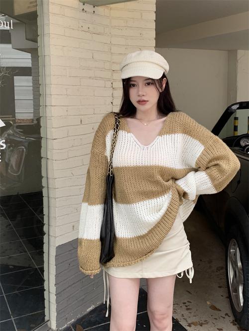 女士针织中长款套头毛衣怎么搭配