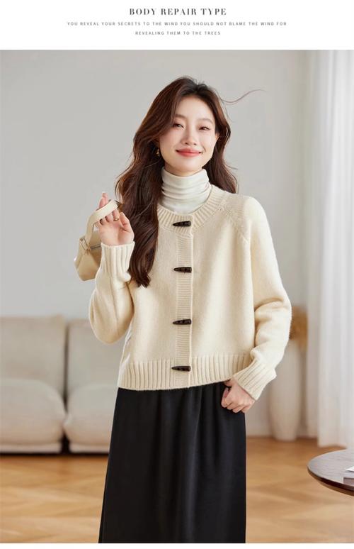 女士短款外套毛衣怎么搭配图片欣赏