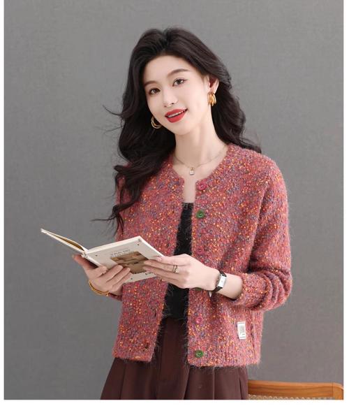 女士短款外套毛衣怎么搭配图片大全