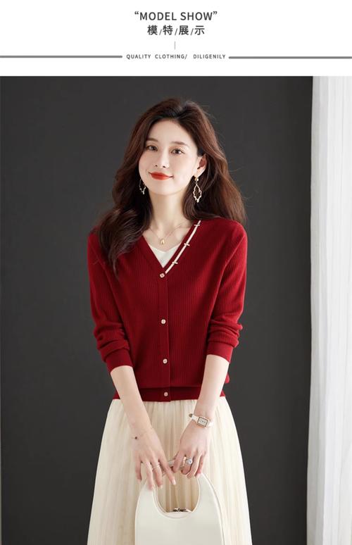 女士短款外套毛衣怎么搭配图片