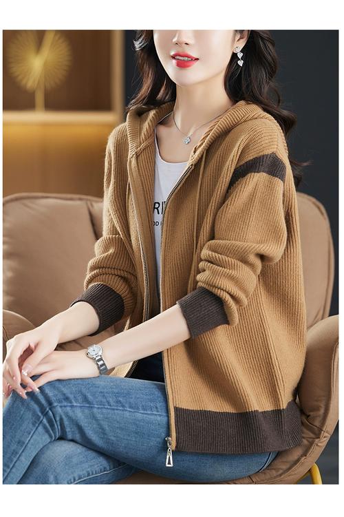 女士短款外套毛衣怎么搭配什么裤子好看吗