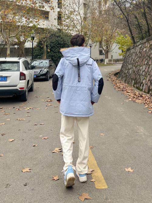 男士羽绒服配什么裤子