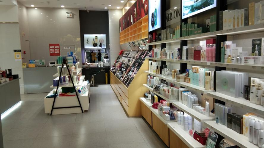 最新化妆品店陈列图片