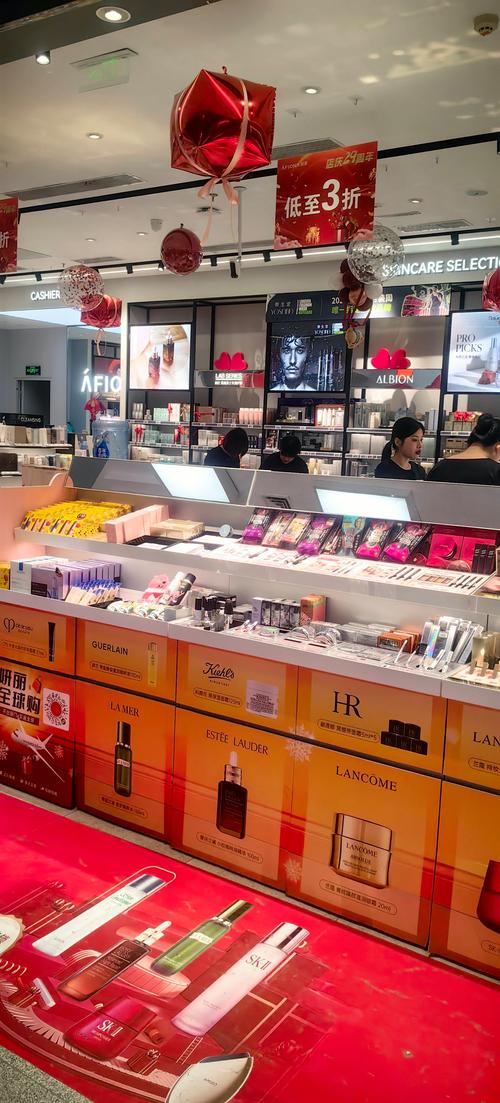 最新化妆品店陈列图片