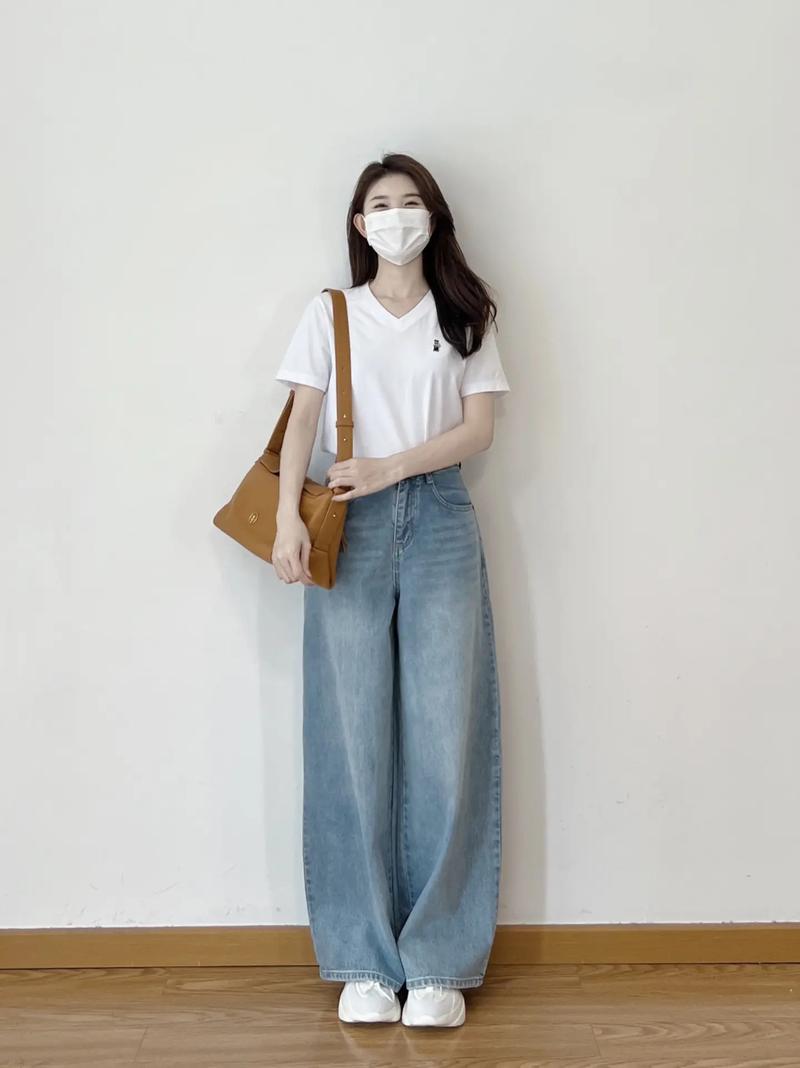 女生白t恤怎么搭配什么裤子