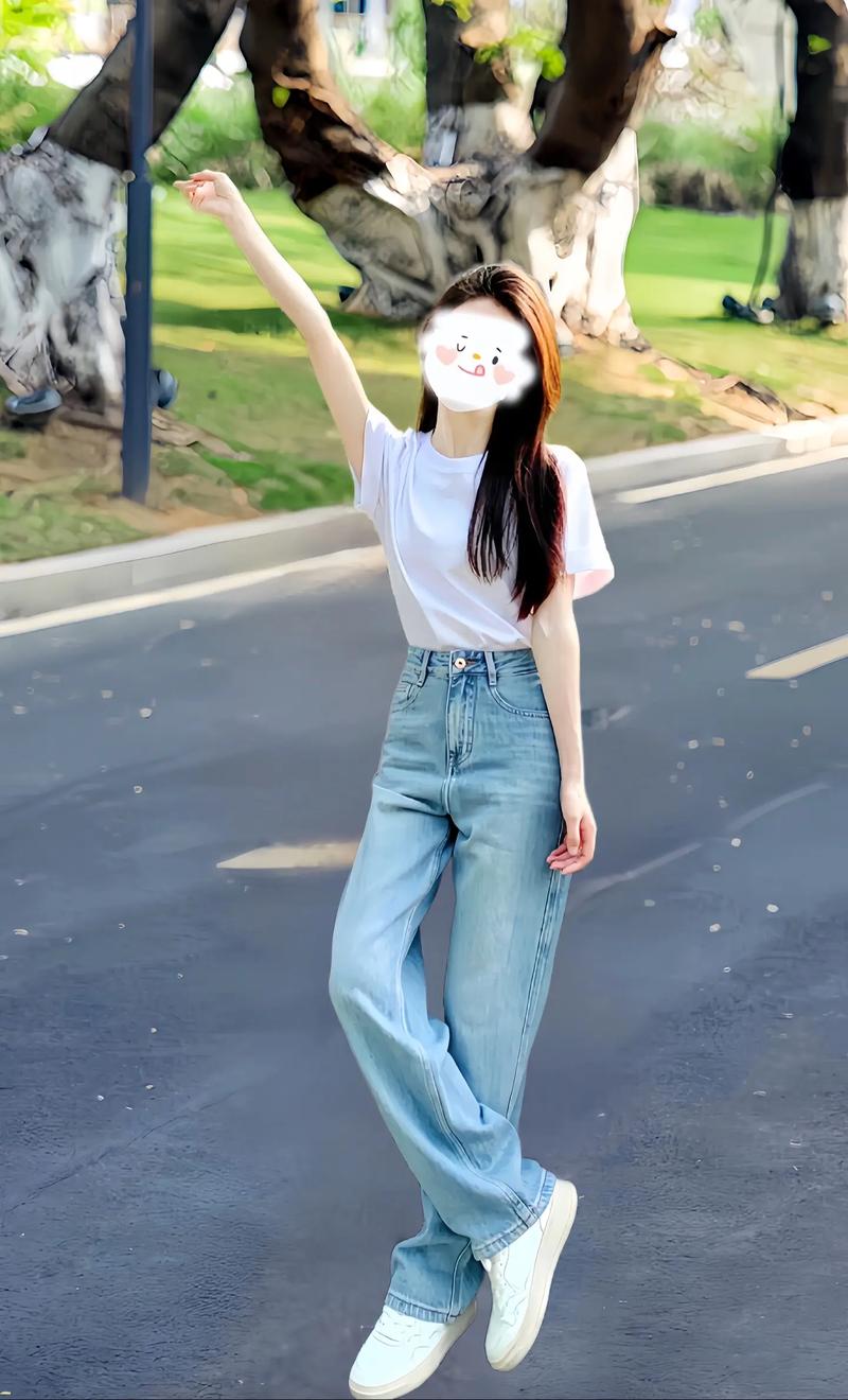 女生白t恤怎么搭配什么裤子