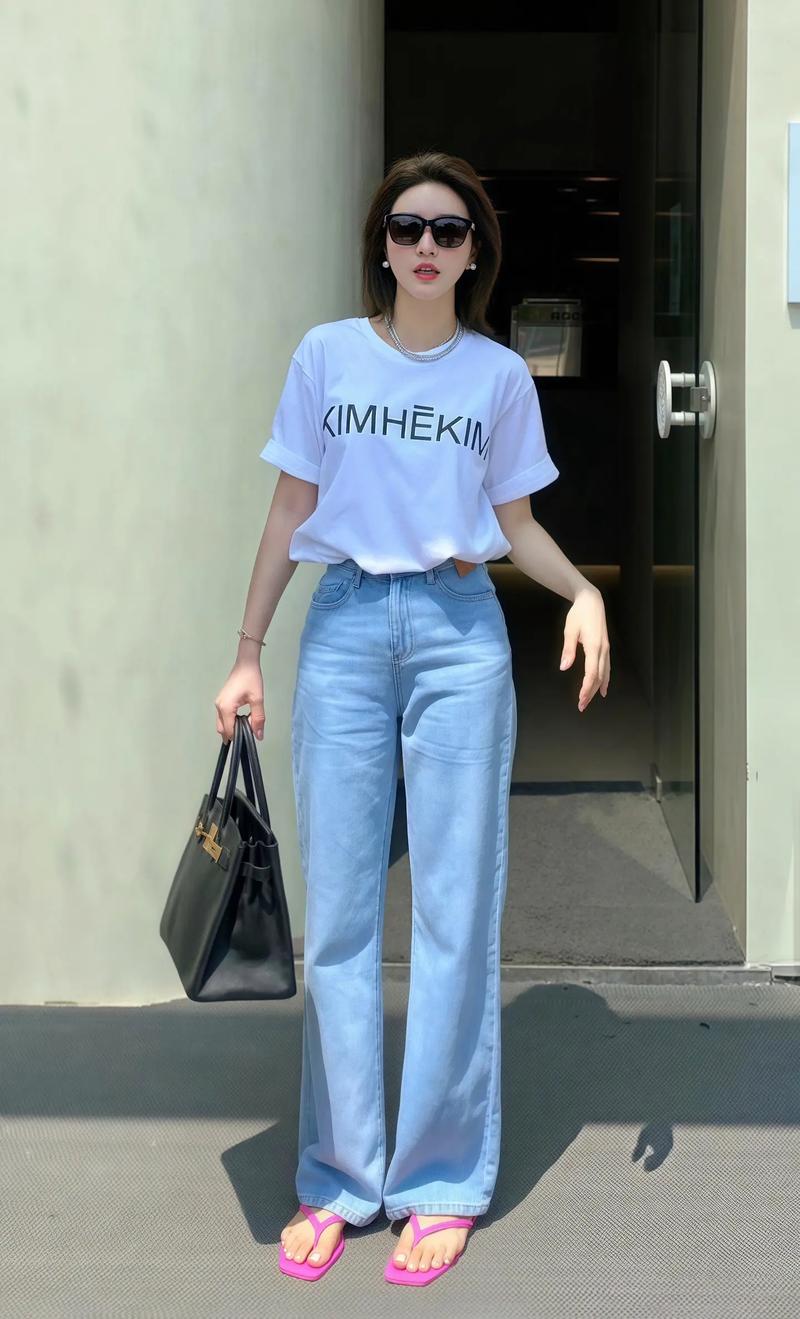 女生白t恤怎么搭配