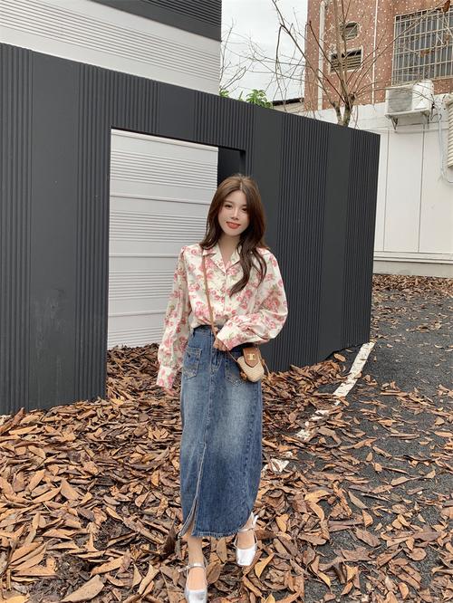 女款碎花衬衫怎么搭配什么外套