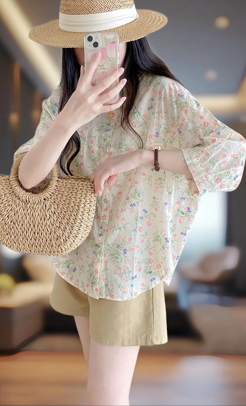 女款碎花衬衫怎么搭配