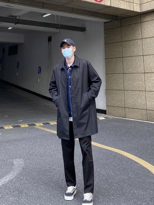 男修身风衣怎么搭配裤子好看