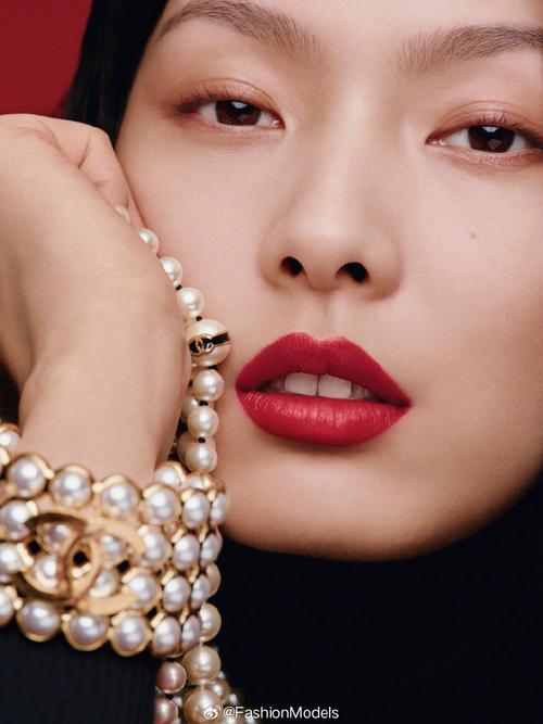 香奈儿最新唇蜜广告