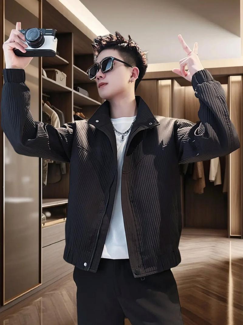 男士中短袖外套怎么搭配