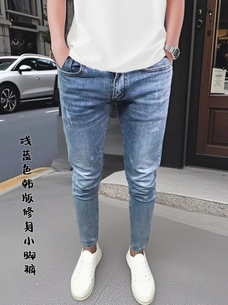 男士小脚哈伦牛仔裤怎么搭配上衣图片