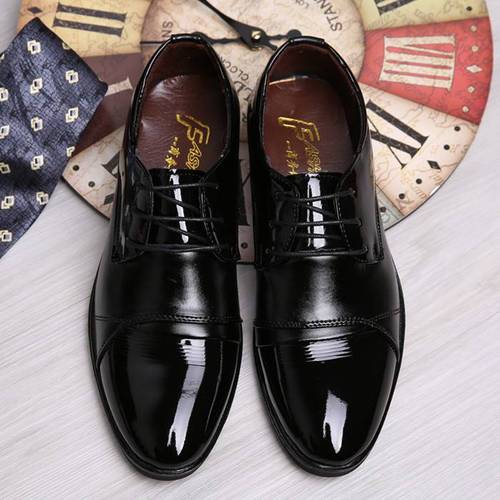 男士黑色高跟皮鞋怎么搭配衣服图片