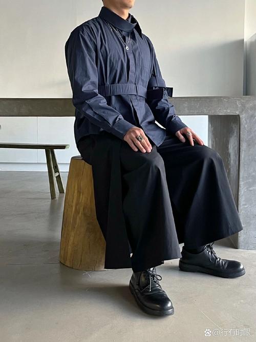 男裙裤怎么搭配上衣