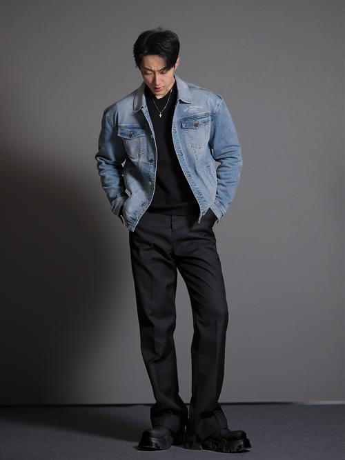 男款短牛仔衣怎么搭配什么裤子好看吗