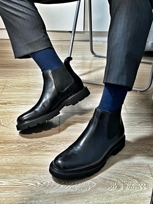 男高跟靴子怎么搭配衣服图片