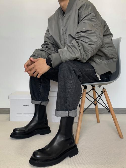 男高跟靴子怎么搭配