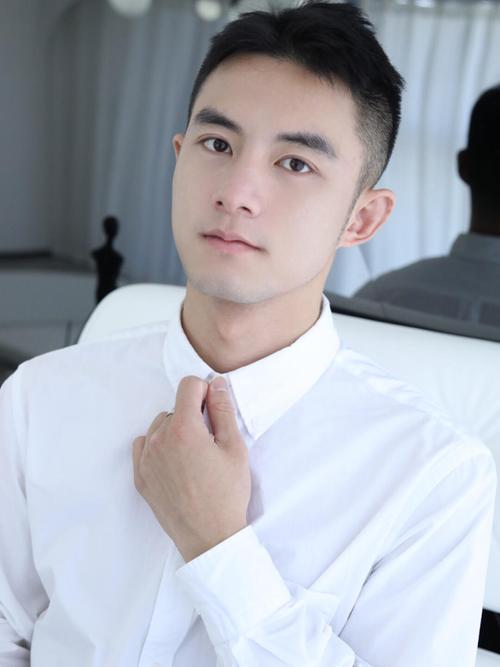 男白短衬衫怎么搭配图片