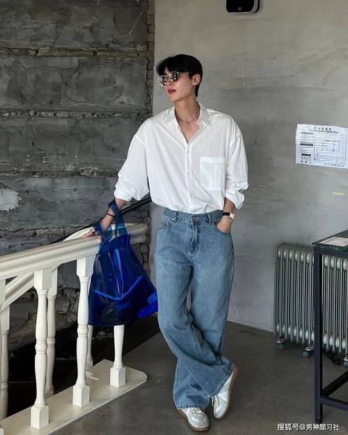 男白短衬衫怎么搭配