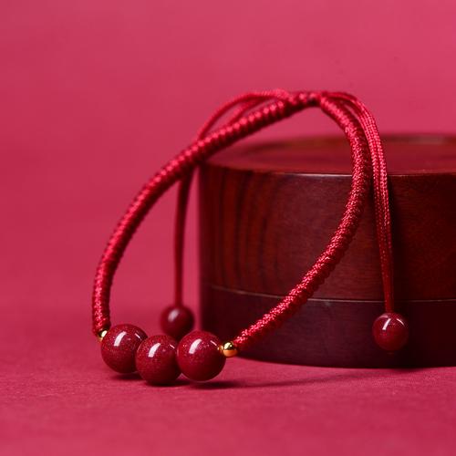 女生本命年戴什么好