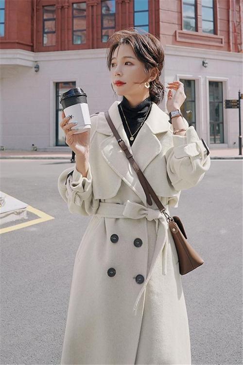 米色夹克怎么搭配图片