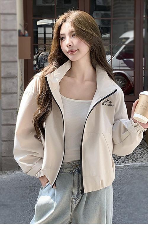 米色夹克怎么搭配图片