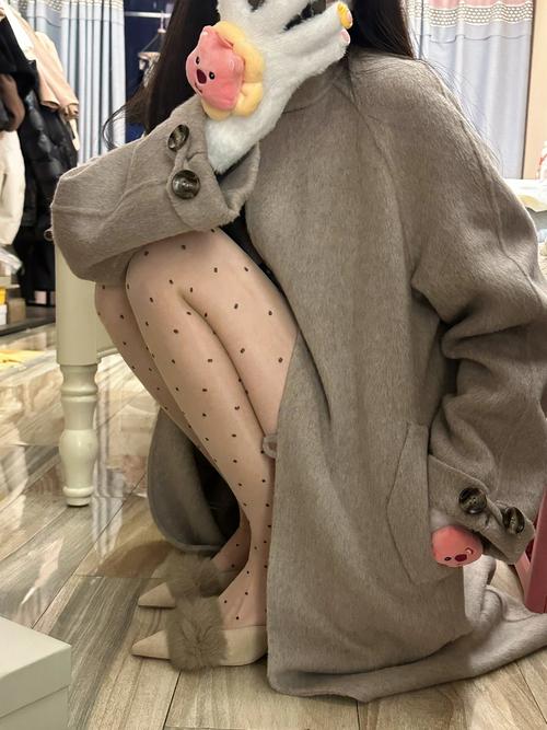 毛毛高跟鞋怎么搭配衣服图片欣赏