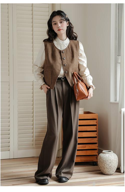 马甲背心外套怎么搭配