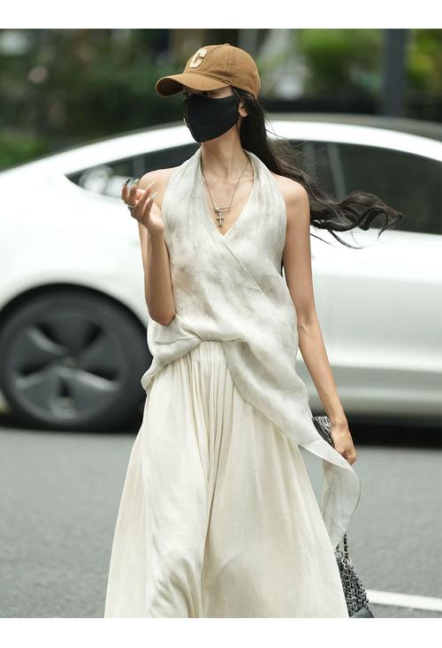 裸肩丝衣怎么搭配