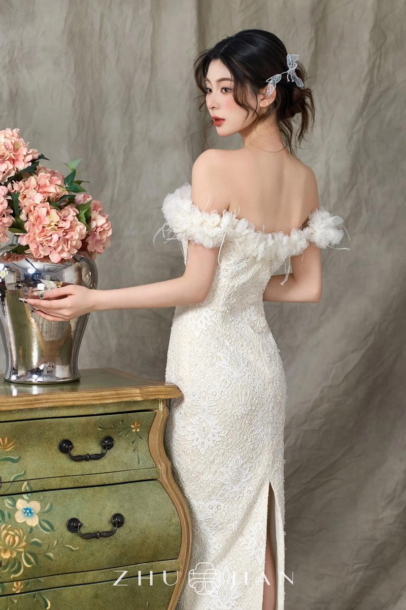 裸肩丝衣怎么搭配