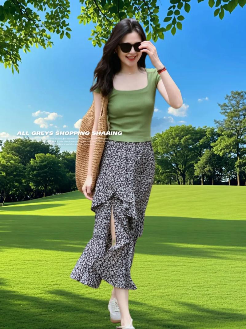 绿碎花半身裙怎么搭配