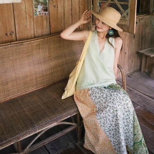 绿碎花半身裙怎么搭配